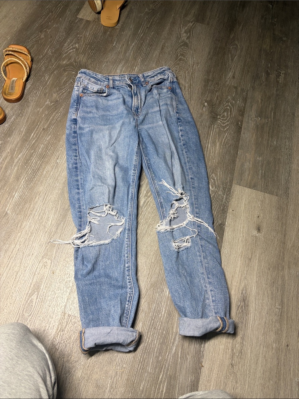 American eagle 4 Light Blue Distressed Women's Jeans